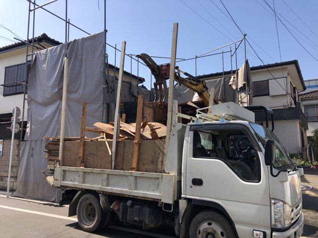東京都板橋区高島平の木造2階建て家屋解体工事前の様子です。